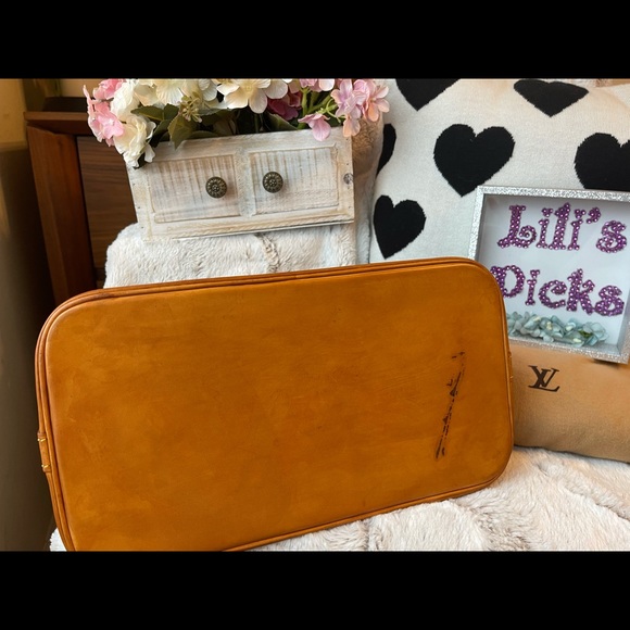 Pre love Alma LV, a sign of watermark, and burn. - Picture 5 of 16